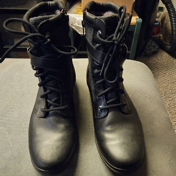 New without box UGG Waterproof Lace Up Boots - Picture 2 of 7